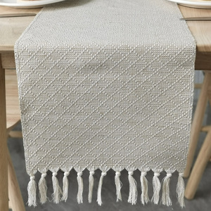 Drapeau de <span class=keywords><strong>table</strong></span> tissé décoratif de style nordique OEM, fait main avec pompon, <span class=keywords><strong>serviette</strong></span> pour <span class=keywords><strong>table</strong></span> à thé à domicile - Product Image 3