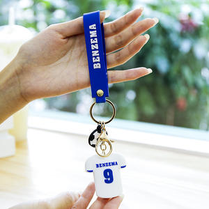 Haute qualité dessin animé 3D Kawaii Anime Football porte-clés personnalisé 3D dessin animé porte-clés promotionnels - Product Image 4