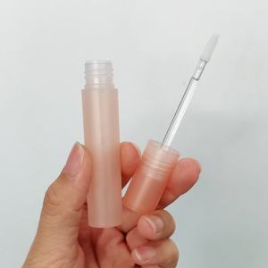 Vente en gros de tubes vides pour gloss à lèvres personnalisés de 4,5 à 6,5 ml, flacon de gloss à lèvres, emballage de gloss à lèvres - Product Image 1