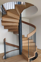 Escalier en colimaçon moderne en verre avec marches en bois de haute qualité pour intérieur