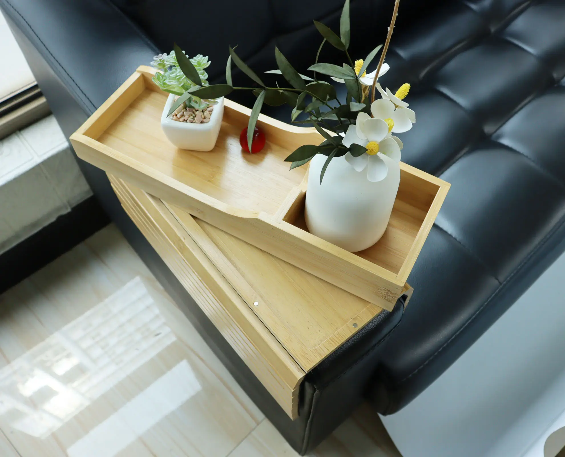 מודרני מינימליסטי גמיש ומתקפל שימושי שולחן קטן נשלף ספה ספה משענת יד מחזיק כוסות שולחן מגש לחטיפים מרחוק
