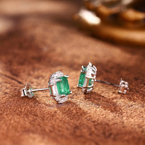 Orecchini a lobo con micro pavé verdi per donna, gioielli eleganti e scintillanti per le orecchie - Product Image 5