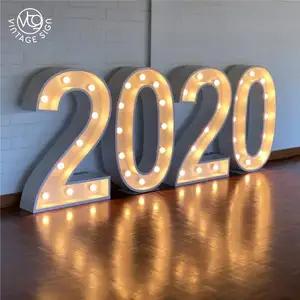 2024 Licht-Up-Nummer 4 Fuß Led Liebesmarke Glühbirne Brief mit Großhandelspreis
