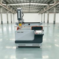 Máquina automática CNC de 800 mm de un solo cabezal para procesamiento de orificios en perfiles de aluminio, fresado y perforación de orificios de cerradura para ventanas y puertas