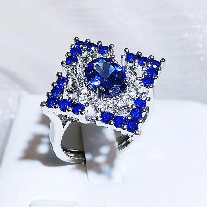 Desain Terbaru Perhiasan Mewah Tiga Gaya Berbeda Cincin Mode Zirkon Biru Terang untuk Wanita