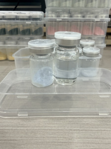 Poudre de peeling bio pour le visage à base d'éponges colorées, de micro-aiguilles et d'acide hyaluronique pour le traitement de l'acné, la réduction de la pigmentation et des rides - Product Image 6