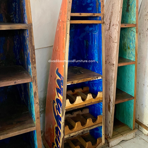 Ce porte-bateau en bois récupéré et rangement à vin en verre présente une couleur vintage authentique et un style antique, parfait pour la décoration intérieure. - Product Image 4