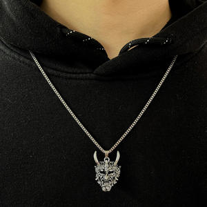 Collier vintage en acier inoxydable crâne hip-hop <span class=keywords><strong>pour</strong></span> hommes, chaîne de chandail à pendentif croix polyvalente cool et élégante <span class=keywords><strong>pour</strong></span> les <span class=keywords><strong>gars</strong></span> - Product Image 2