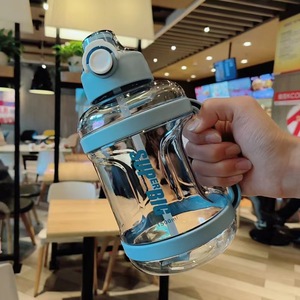 Bouteille d'eau de grande capacité 1500 ml, écologique, design mignon, avec bouchon, corde et paille, pour les voyages, les sports de plein air, les enfants, les étudiants, portable - Product Image 4