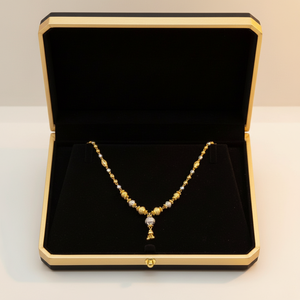 Elegante Collar de Dos Tonos con Cuentas Doradas y Colgante Central, Joyería Ligera para Uso Diario para Mujer, Estilo Tradicional y Moderno - Product Image 1