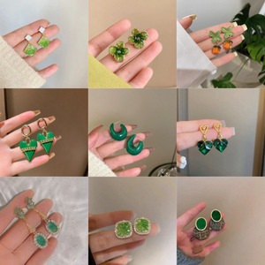 ต่างหูคริสตัลรูปหัวใจประดับเพชรเทียม ชุบทอง 18K โลหะผสมสังกะสี เครื่องประดับแฟชั่นสำหรับผู้หญิงสำหรับงานปาร์ตี้ - Product Image 2
