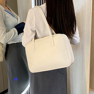สินค้าทั่วไป [ซูจิน] กระเป๋าผู้หญิงพร้อมส่ง รุ่นใหม่ปี 2025 กระเป๋าสะพายไหล่ความจุมากสำหรับผู้หญิง นำเข้าจากต่างประเทศ - Product Image 4