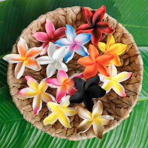 Pique à cheveux et fleur de couronne artificielle multicolore en Plumeria (Frangipani) style Hawaï pour mariée - Product Image 1