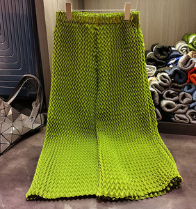 Pantaloni a due pezzi con pieghe a compressione in vita occidentale, set 2024 autunno, nuovo abito plissettato da donna - Product Image 2