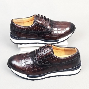 Chaussures Brogue Décontractées Britanniques en Cuir Véritable pour Hommes, Tendance Vintage, Respirantes et Durables, en Cuir de Vachette Première Couche, Idéales pour le Printemps - Product Image 1