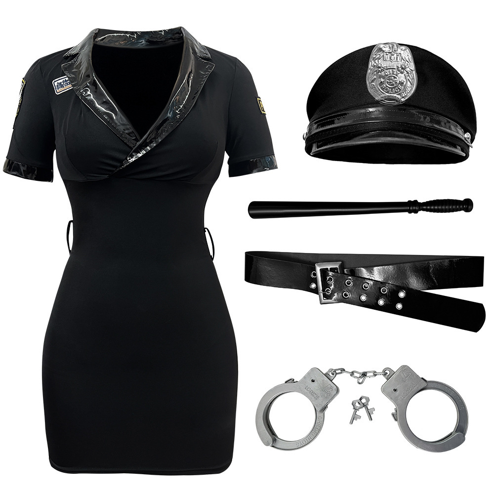 Noir [robe + chapeau + ceinture + menottes + bâton]