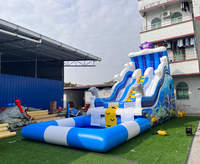 Château gonflable d'extérieur avec grands toboggans aquatiques gonflables pour enfants