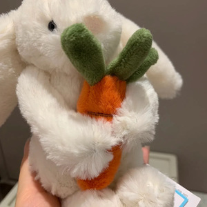Peluche Super Douce Bonnie Bunny Tenant une Carotte, Style Britannique, Cadeau d'<span class=keywords><strong>Anniversaire</strong></span> - Product Image 3
