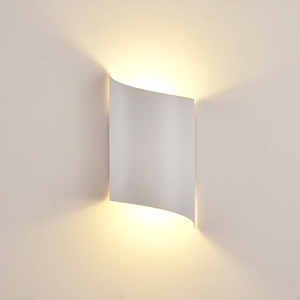 Lampada da Parete LED per Esterni, Illuminazione Paesaggistica Impermeabile per Villa, Design a Doppia Testa Su/Giù - Product Image 3