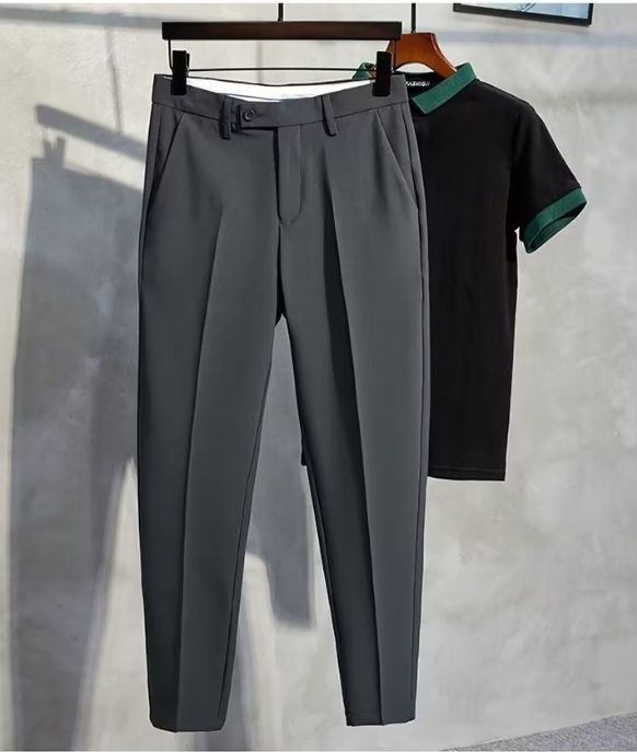 สีเทาเข้ม