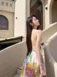 เดรสยาวลายดอกไม้สไตล์โบฮีเมียนสำหรับฤดูร้อน ผลิตจากโพลีเอสเตอร์ 100% ไม่ยับง่าย ขายส่ง รับสั่งทำ  สำหรับผู้หญิง แขนกุด คอวี เปิดหลัง ผ้าชีฟอง เหมาะสำหรับงานปาร์ตี้ - Product Image 6