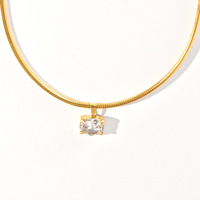 Collier Pendentif Or et Argent en Gros, Personnalisé avec Zircon Cubique Solitaire, Chaîne Serpent, Bijoux Tendance et Élégants pour Femme, Idéal Cadeau