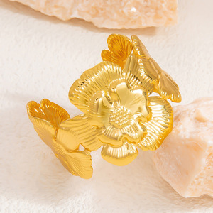 Pulsera chapada en oro con forma de flor para mujer, joyería en forma de C, chapado en oro de 18k, estilo retro de moda - Product Image 4