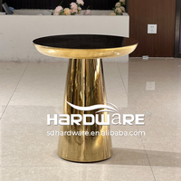 Tables et tabourets de bar hauts modernes en acier inoxydable doré avec cadre en métal et revêtement en velours pour événements de mariage, bars à domicile et hôtels