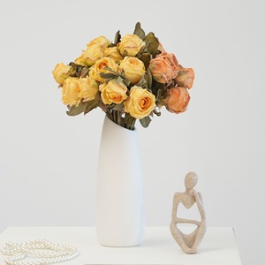 Ramo de Rosas Artificiales Plain Realm, Flores de Seda y Plástico para Decoración de Bodas, Hogar y Fotografía - Product Image 3
