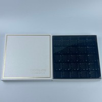 2025 boîtes d'emballage de bonbons au chocolat de luxe du nouvel an blanc fait à la main conception personnalisée avec stratification brillante et gaufrage