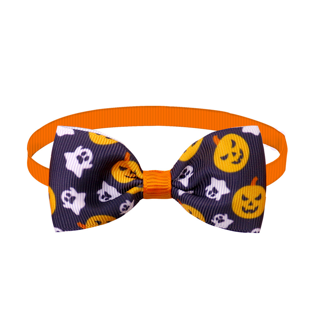 Bt121-a black background pumpkin ghost