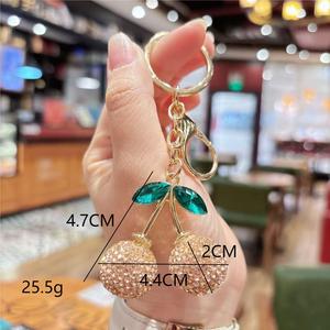 Meilleure Vente : Pendentif Breloque Cerise Exquise, Décoration pour Sac à Main et Sac à Bandoulière, Accessoire de Sac de Haute Qualité - Product Image 5