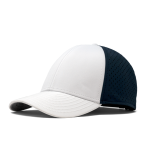 Casquette de baseball personnalisée blanche perforée Hydro Cap, découpée au laser, résistante à l'eau, 6 panneaux, style golf, avec fermeture snapback - Product Image 3