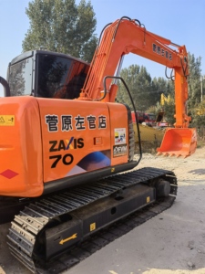 ZAXIS70 CON Cuchilla Topadora, Miniexcavadora Hitachi ZX70 Usada Original de Japón, Excavadora de 7 Toneladas Disponible con Certificación CE y EPA - Product Image 5