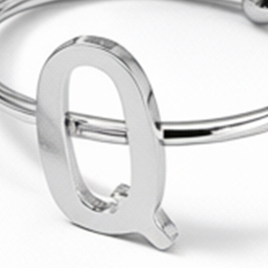 Realizzato in resistente acciaio inossidabile, anello con lettera Q placcato oro, gioiello unisex alla moda, idea regalo. - Product Image 6