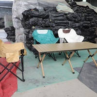Ensemble de meubles d'extérieur modernes en aluminium avec table et chaises pliables réglables en hauteur, avec sac de transport pour le camping
