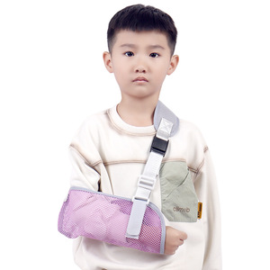 Attelle d'avant-bras pour enfants souffrant de fractures du bras, entorses du poignet, de l'épaule et du coude ; Manches de protection respirantes pour l'immobilisation du bras - Product Image 1