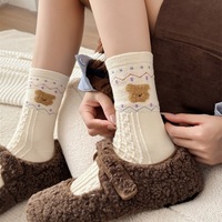 Chaussettes en polaire douces et chaudes pour l'automne et l'hiver, motif ours de dessin animé, mi-mollet pour femme, chaussettes pour femme, chaussettes en molleton