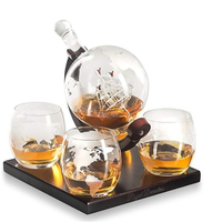 Vente en gros 2023 - Carafe en verre borosilicate transparente classique en forme de globe, faite à la main, avec base ovale en bois pour le whisky