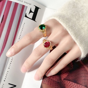 Bijoux exquis, écologiques, en cuivre plaqué or, pierre triple couleur rouge et verte en zircon de 8*10 mm, bague pour un style multicolore vibrant - Product Image 6