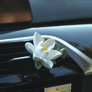 Diffuseur de voiture suspendu en résine Lotus élégant, parfum longue durée, évaporation naturelle, ornement d'aromathérapie - Product Image 4