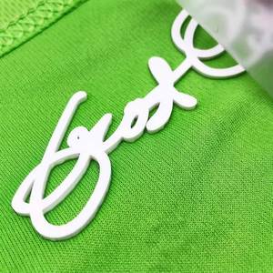 Logos 3D en silicone blanc gaufré par transfert thermique 2026 pour vêtements de yoga, accessoires de patch de poitrine, pressage à chaud - Product Image 2
