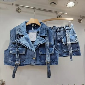 Completo in denim rosa retrò casual lavorato a maglia con ricami e grandi tasche, 2 pezzi, tinta unita, primavera estate, gilet corto senza maniche e pantaloncini a vita alta - Product Image 4