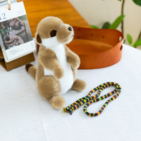 Boneka Mewah Meerkat 23Cm dengan Syal Rajutan Dapat Dilepas Mainan Hewan Realistis Dekorasi Rumah Hadiah Ulang Tahun Pendamping Anak-anak