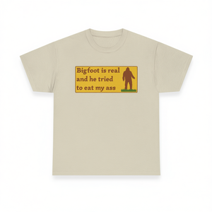 Maglietta Bigfoot Sasquatch Divertente T-Shirt Meme Unisex per Adulti a Maniche Corte con Stampa Serigrafica - Product Image 1