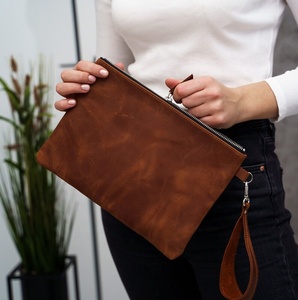 Качественная популярная однотонная прочная и портативная дизайнерская большая косметичка-конверт из искусственной кожи оптом - Product Image 1