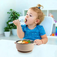 Bol pour bébé en acier inoxydable Bol en silicone pour bébé Nouveaux coffrets cadeaux Vaisselle d'entraînement avec logo imprimé sans Bpa Assiette pour bébé Bavoirs Ensemble d'alimentation