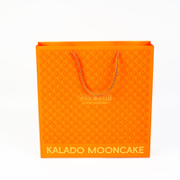 Boîte cadeau en papier avec poignée, OEM ODM, logo en relief, construction robuste, approvisionnement en gros, emballage cadeau en carton pour boulangerie