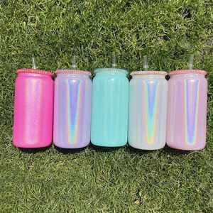 Vaso de Cerveza de Vidrio Holográfico Brillante Blanco de 15oz/16oz para Sublimación, con Tapa de Bambú con Pedrería Brillante - Product Image 2