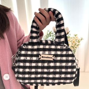 New Arrival Women's Y2K Winter Style Crossbody Satchel Shoulder Bag Polyester Lining Cute Christmas Stuffed Zipper <b>Handbag</b> - Product Image 4
